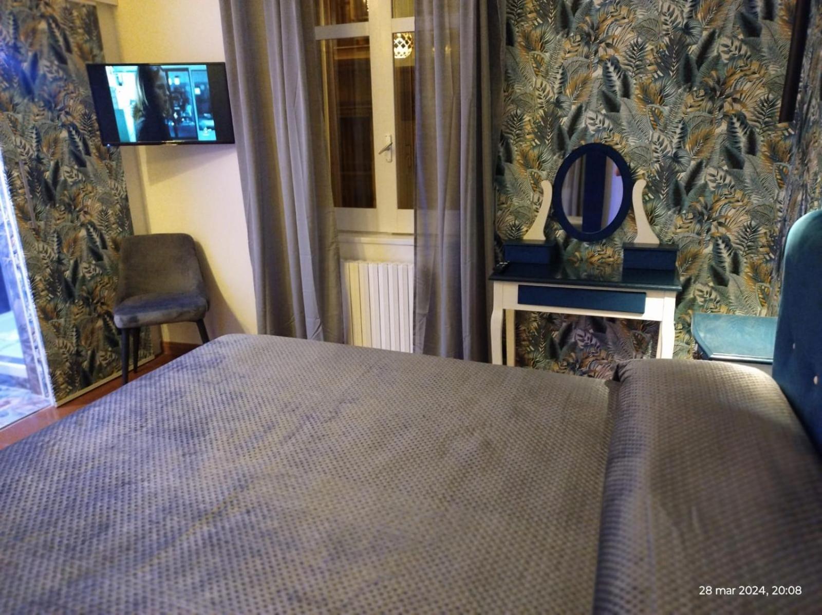 Holding House -close Train Station And Port Salerno