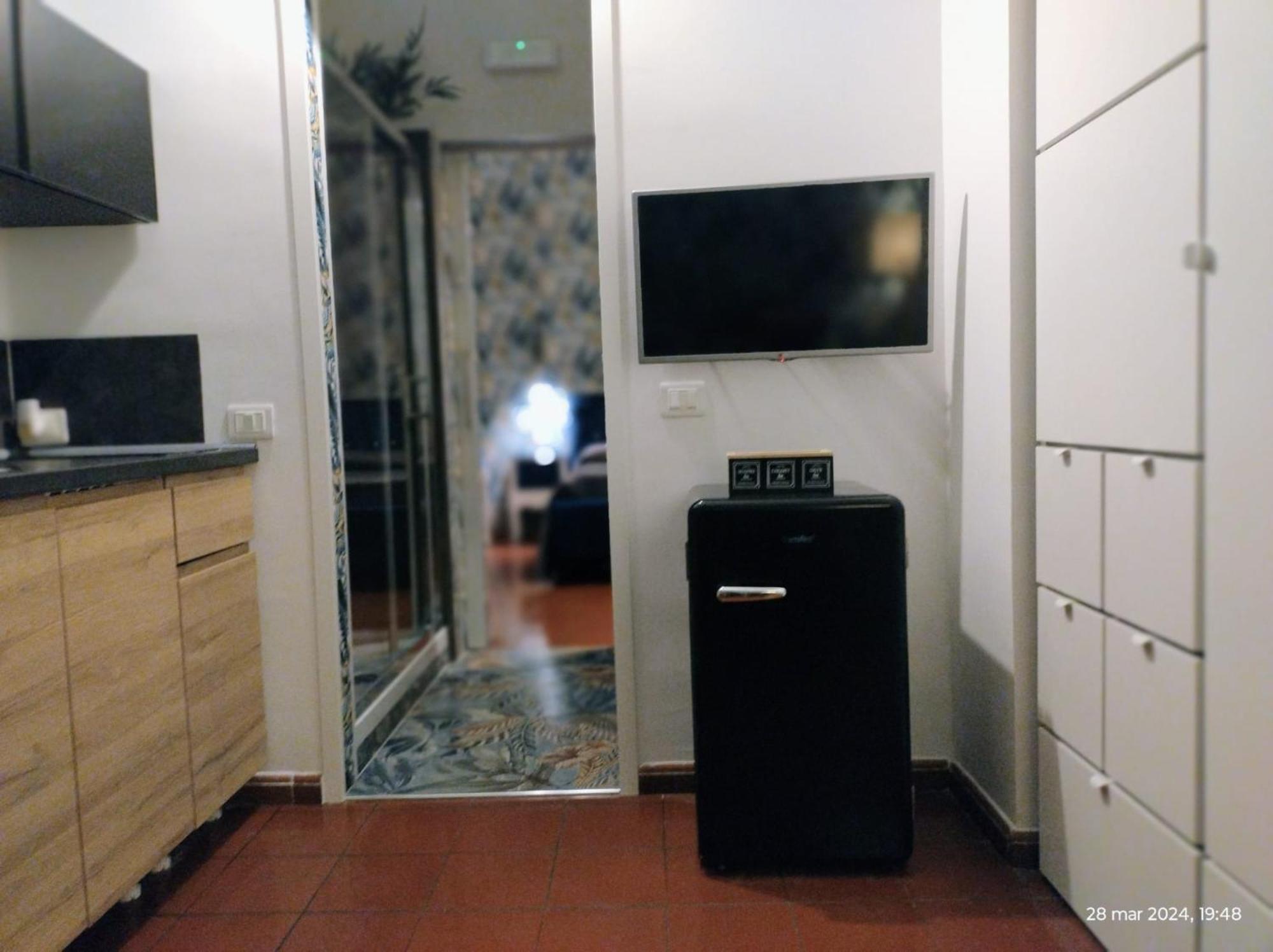 Holding House -close Train Station And Port Couette-café *