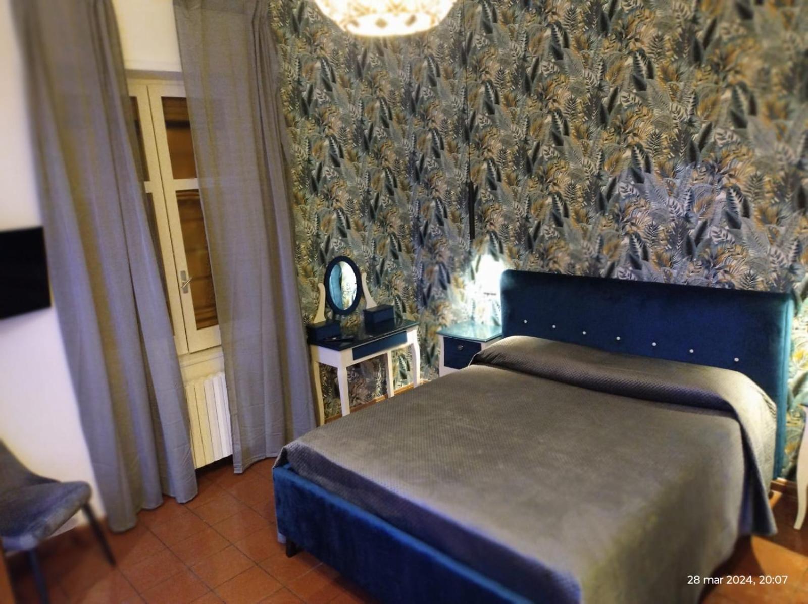 Holding House -close Train Station And Port Couette-café *